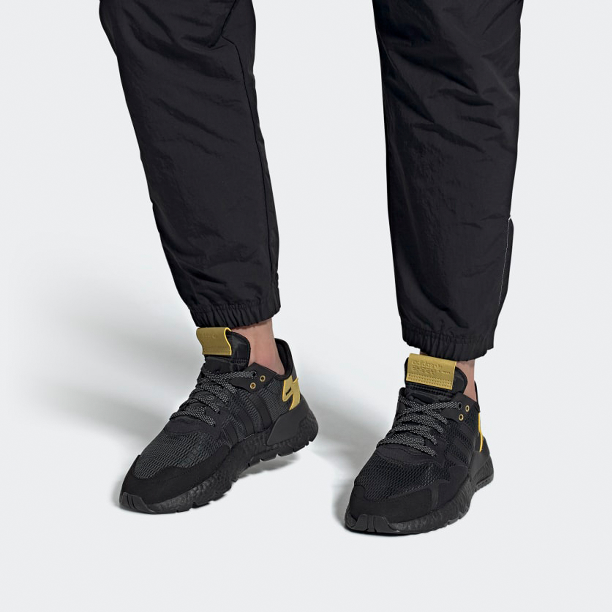 adidas-originals-nite-jogger-black-gold-fw6148-1oqvn.jpeg
