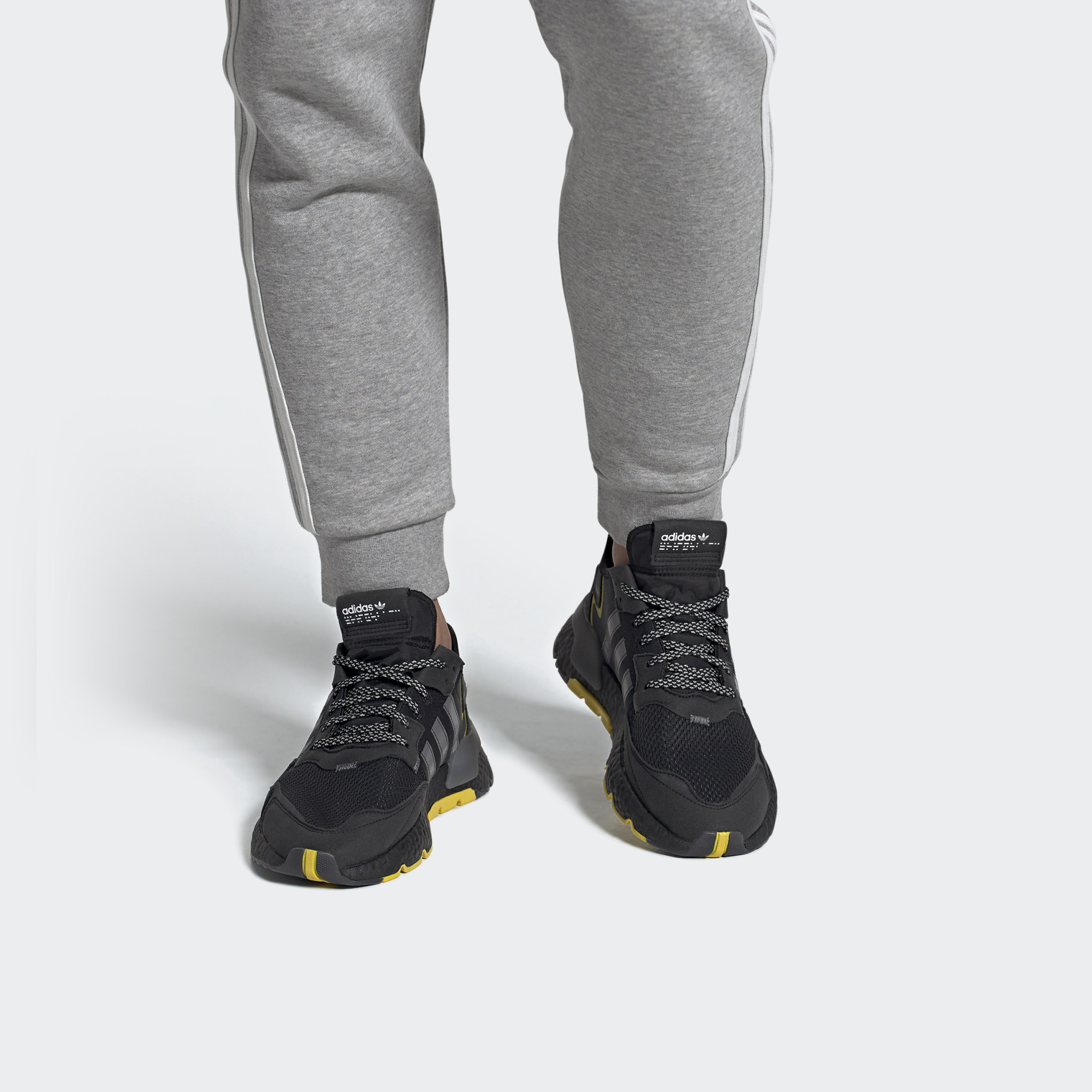 adidas-originals-nite-jogger-fv6571-ixa55.jpeg