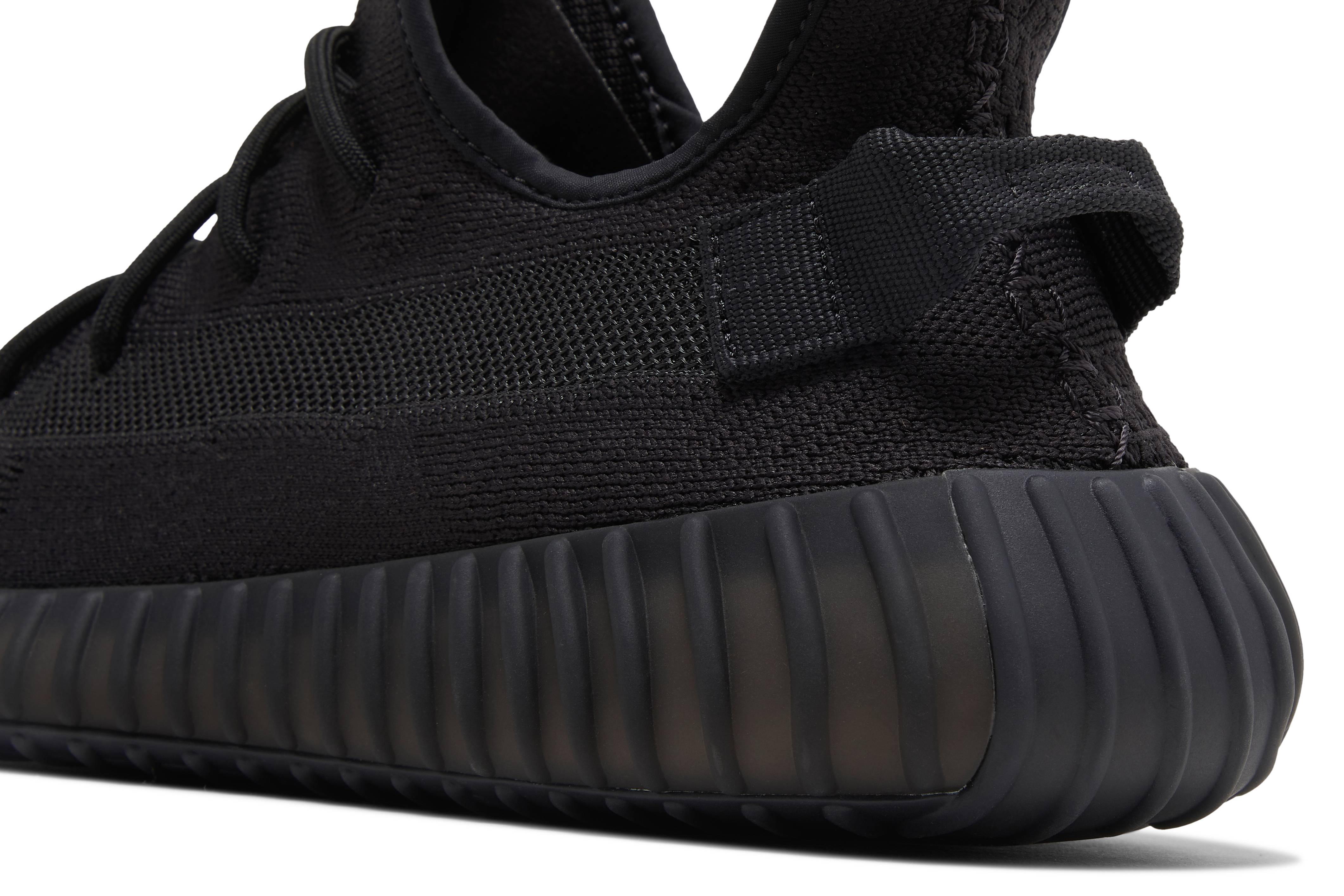 adidas-yeezy-boost-350-v2-onyx-hq4540-qtzg7.jpeg