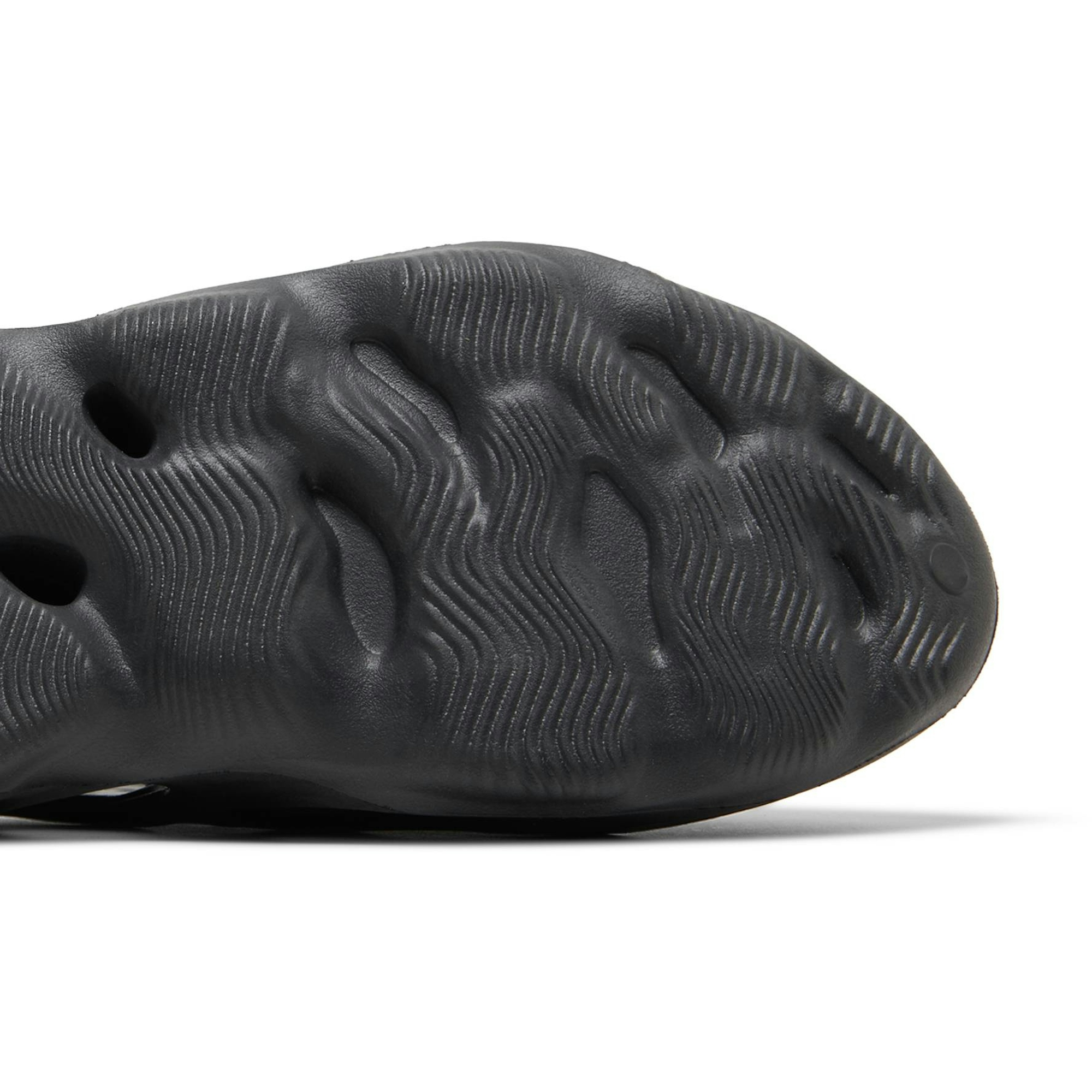 adidas-yeezy-foam-runner-onyx-hp8739-zlqlz.jpeg