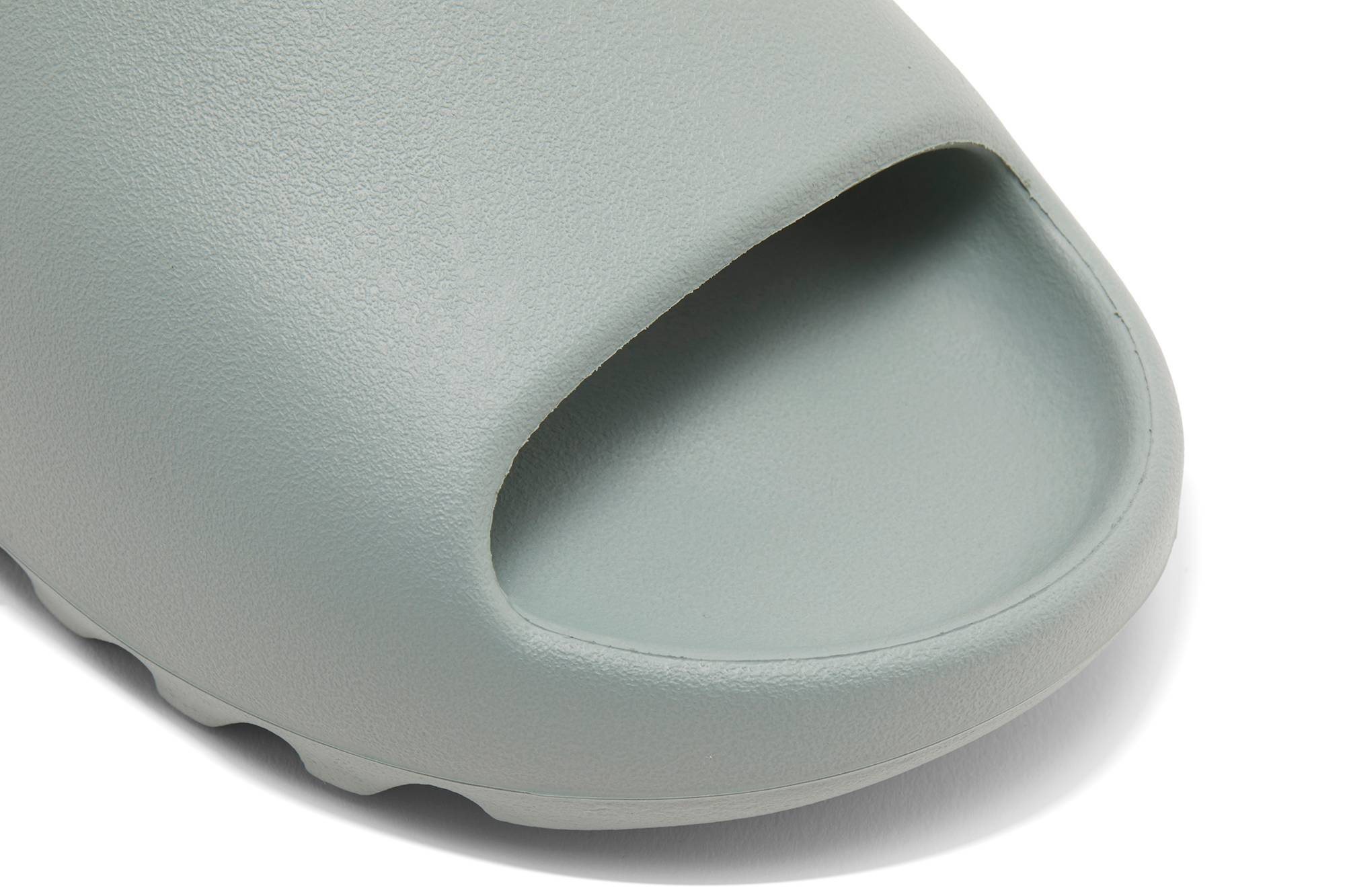 adidas-yeezy-slides-salt-id5480-rwkdy.jpeg