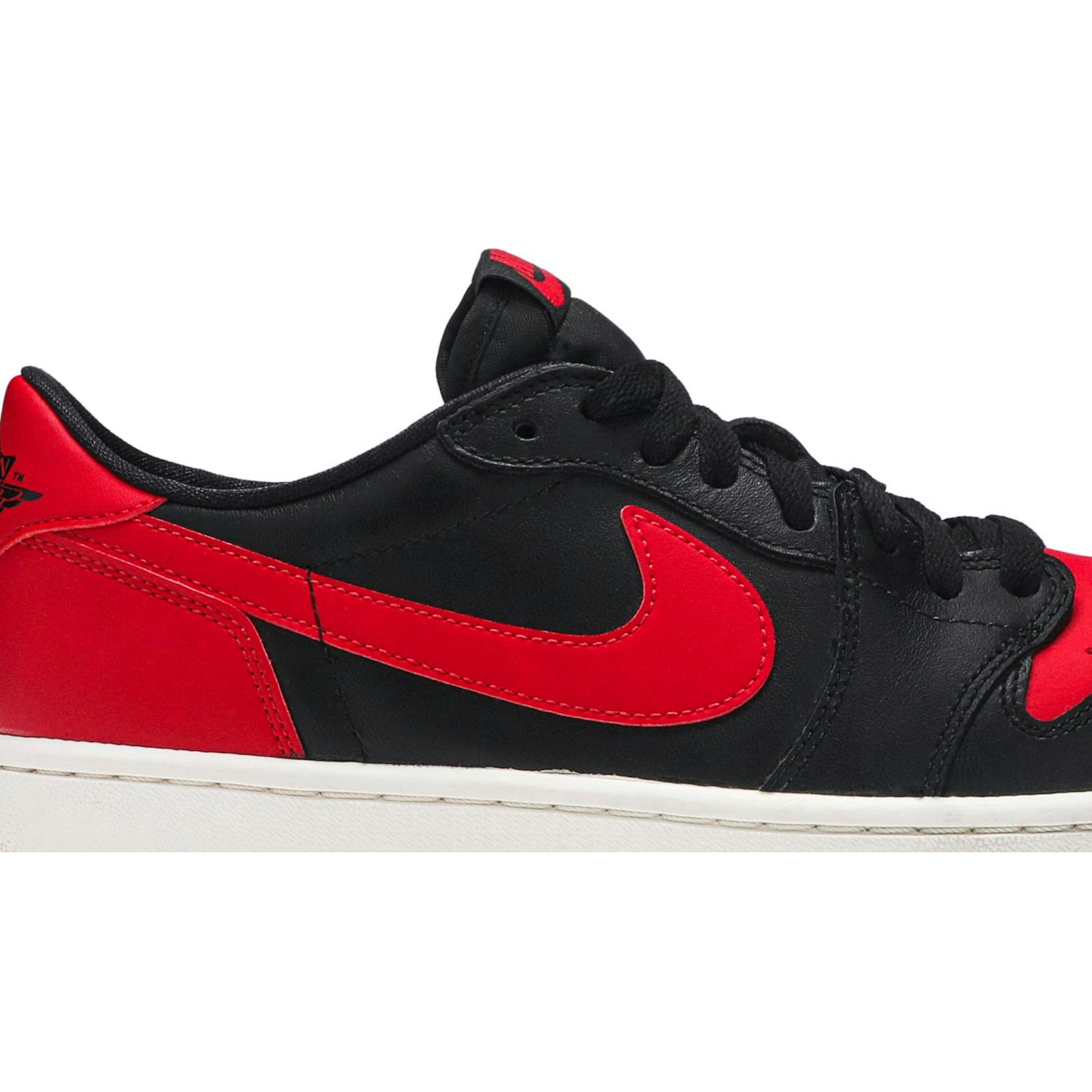 air-jordan-1-retro-low-og-bred-2015-705329-001-dkinn.jpeg