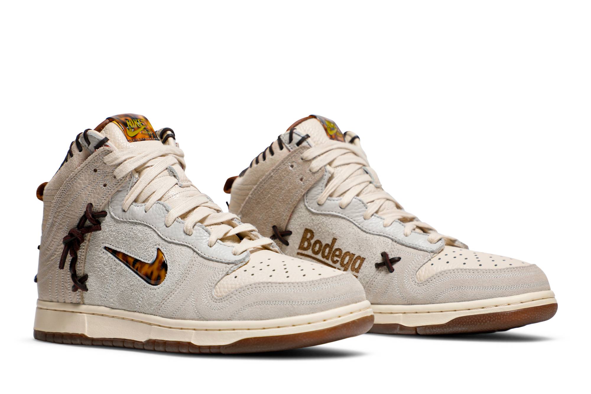 bodega-x-nike-dunk-high-friends-family-cz8125-100-3zxcb.jpeg