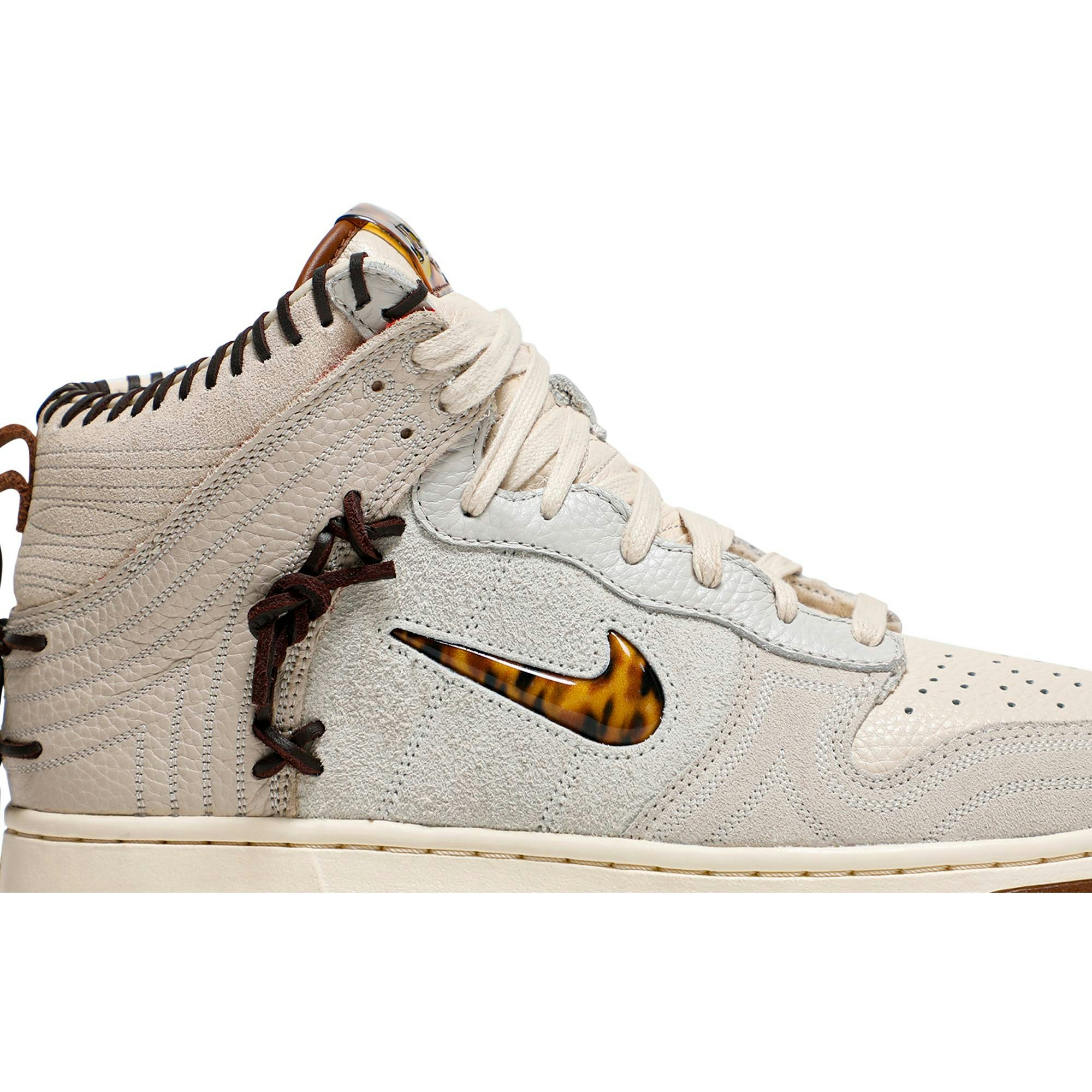 bodega-x-nike-dunk-high-friends-family-cz8125-100-kkhss.jpeg