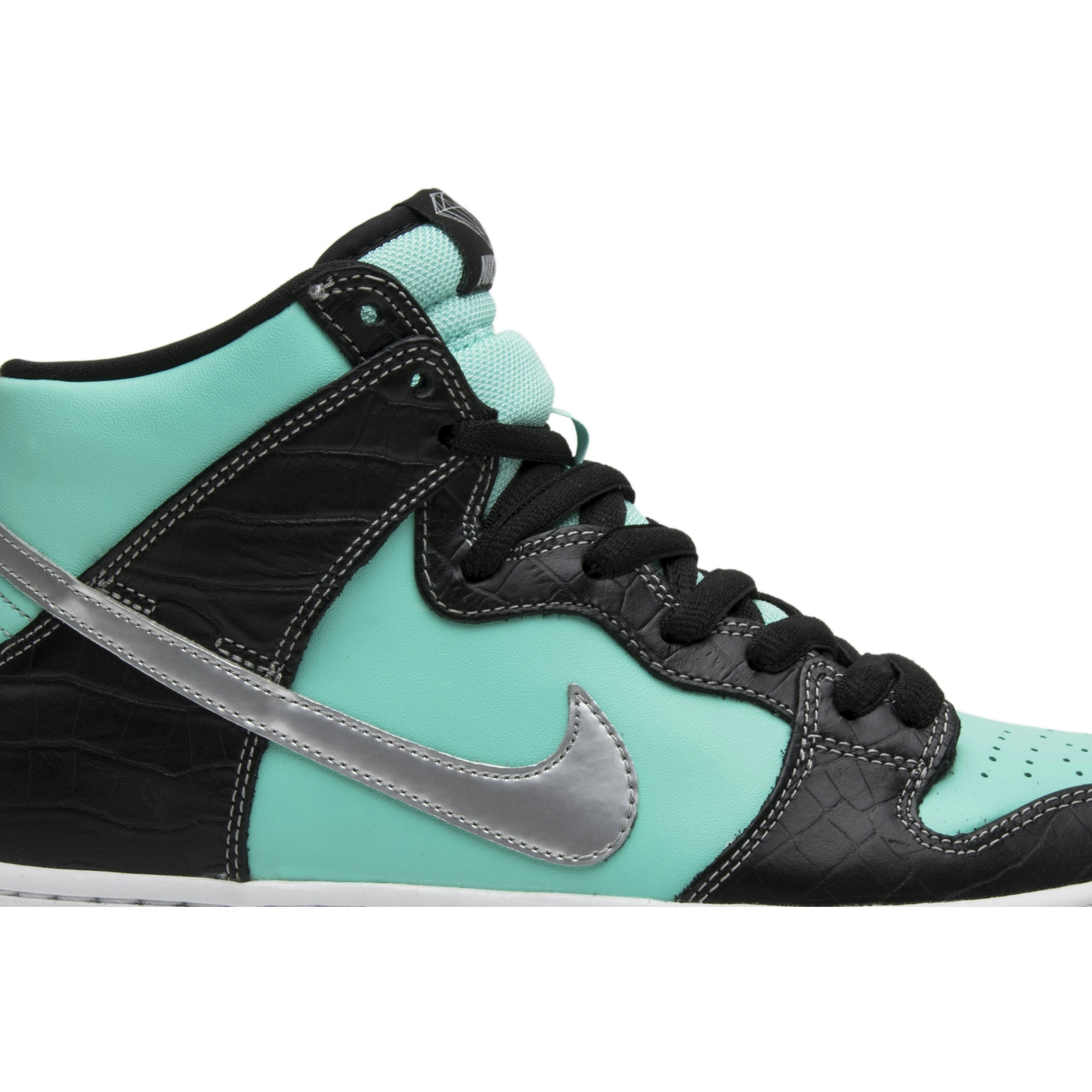 diamond-supply-co-x-nike-sb-dunk-high-premium-tiffany-653599-400-nicesnk-azlet.jpeg