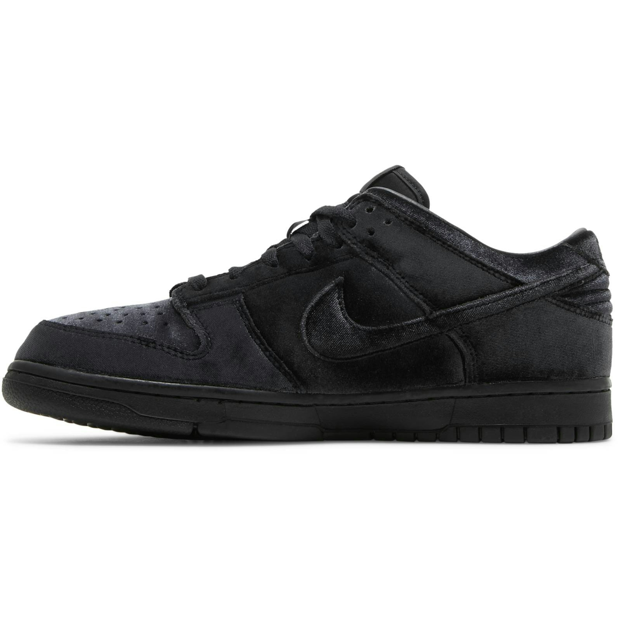 dover-street-market-x-nike-dunk-low-triple-black-dh2686-002-5c0do.jpeg