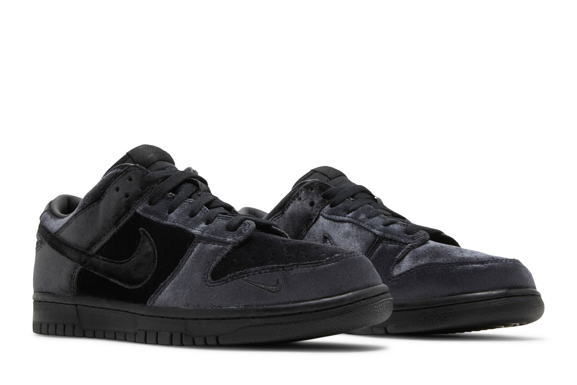 dover-street-market-x-nike-dunk-low-triple-black-dh2686-002-lmgew.jpeg