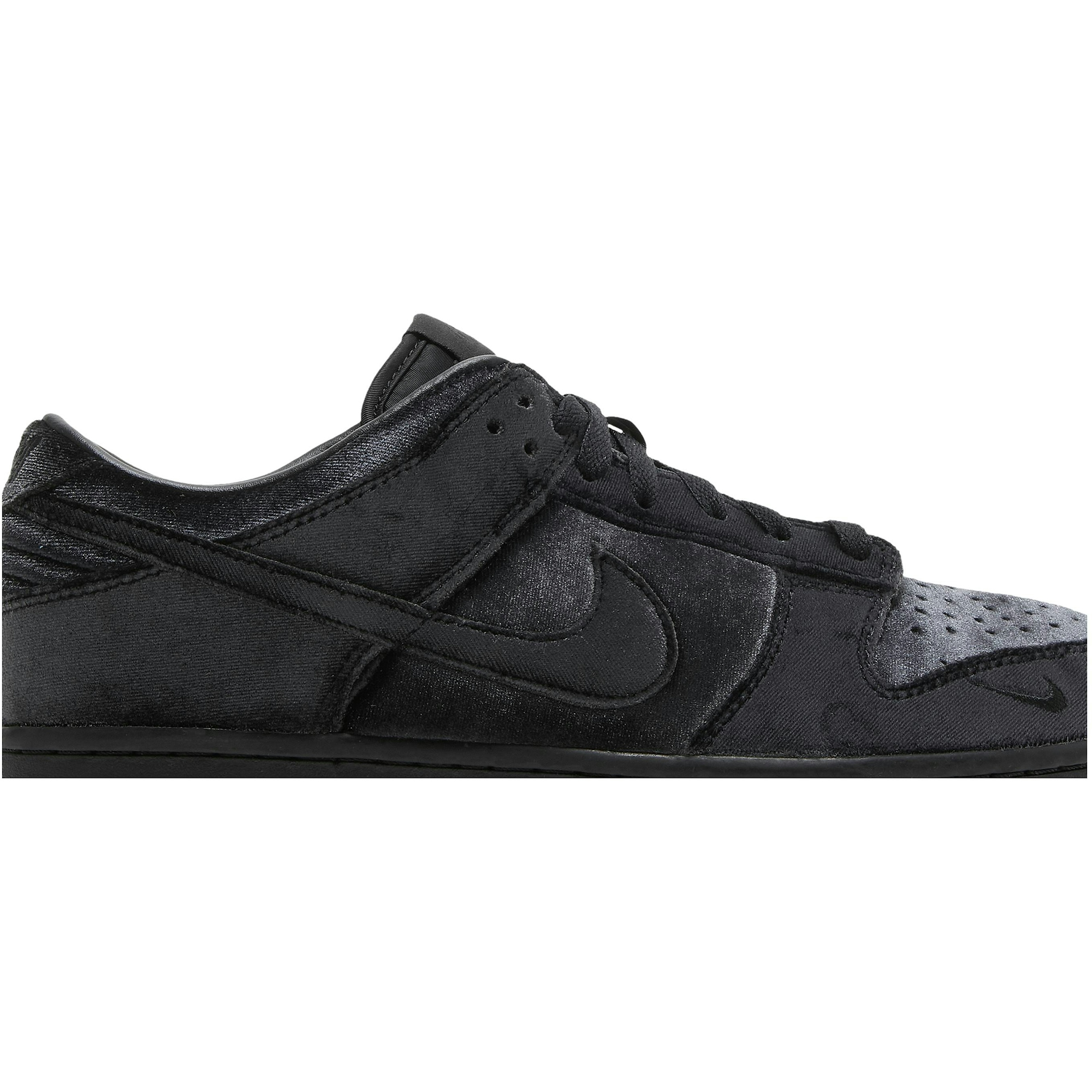 dover-street-market-x-nike-dunk-low-triple-black-dh2686-002-p6val.jpeg
