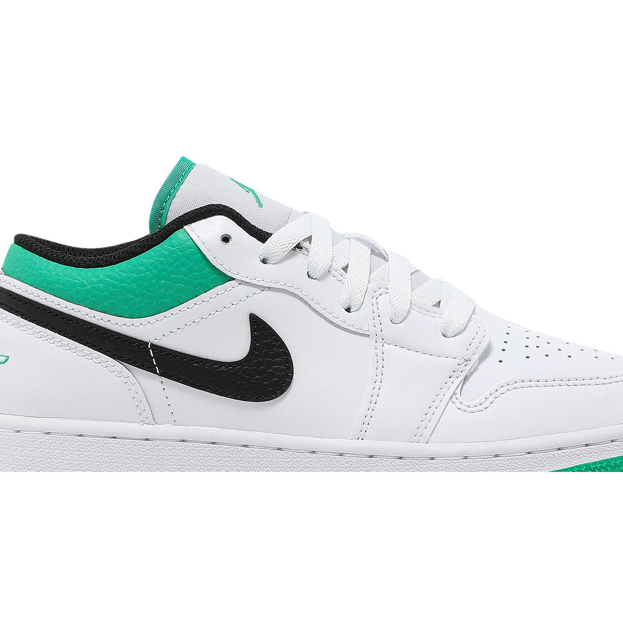 grade-school-air-jordan-1-low-white-lucky-green-553560-129-w8m95.jpeg