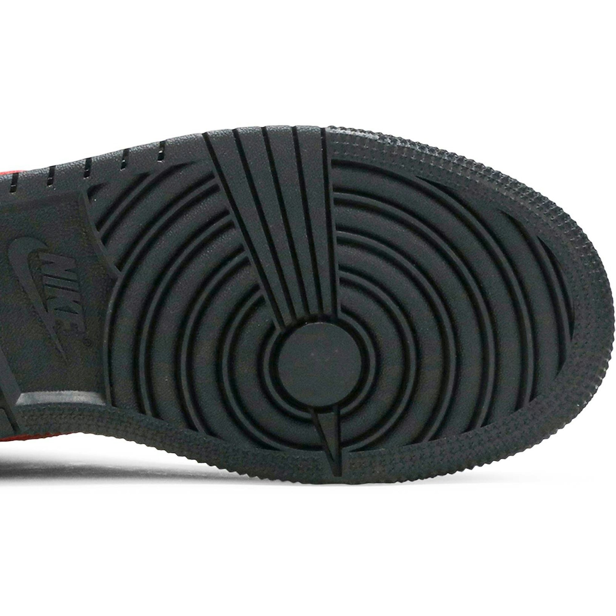 grade-school-air-jordan-1-mid-chile-red-554725-075-ns89e.jpeg