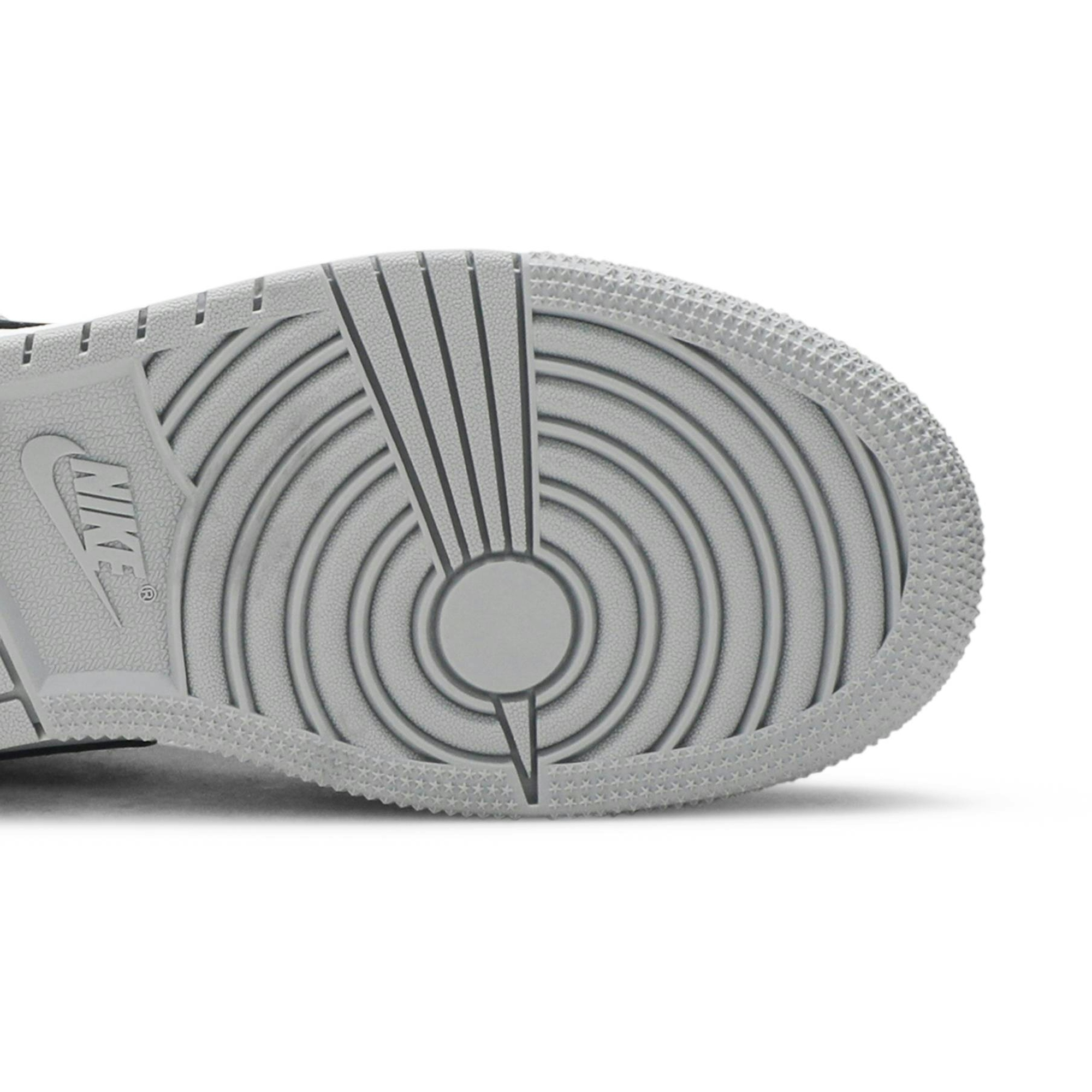 grade-school-air-jordan-1-mid-light-smoke-grey-554725-092-4l0pa.jpeg