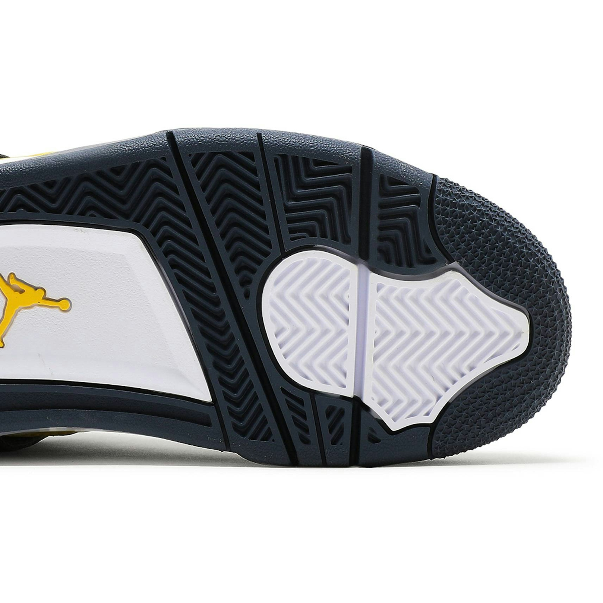 grade-school-air-jordan-4-retro-lightning-2021-408452-700-ovpva.jpeg