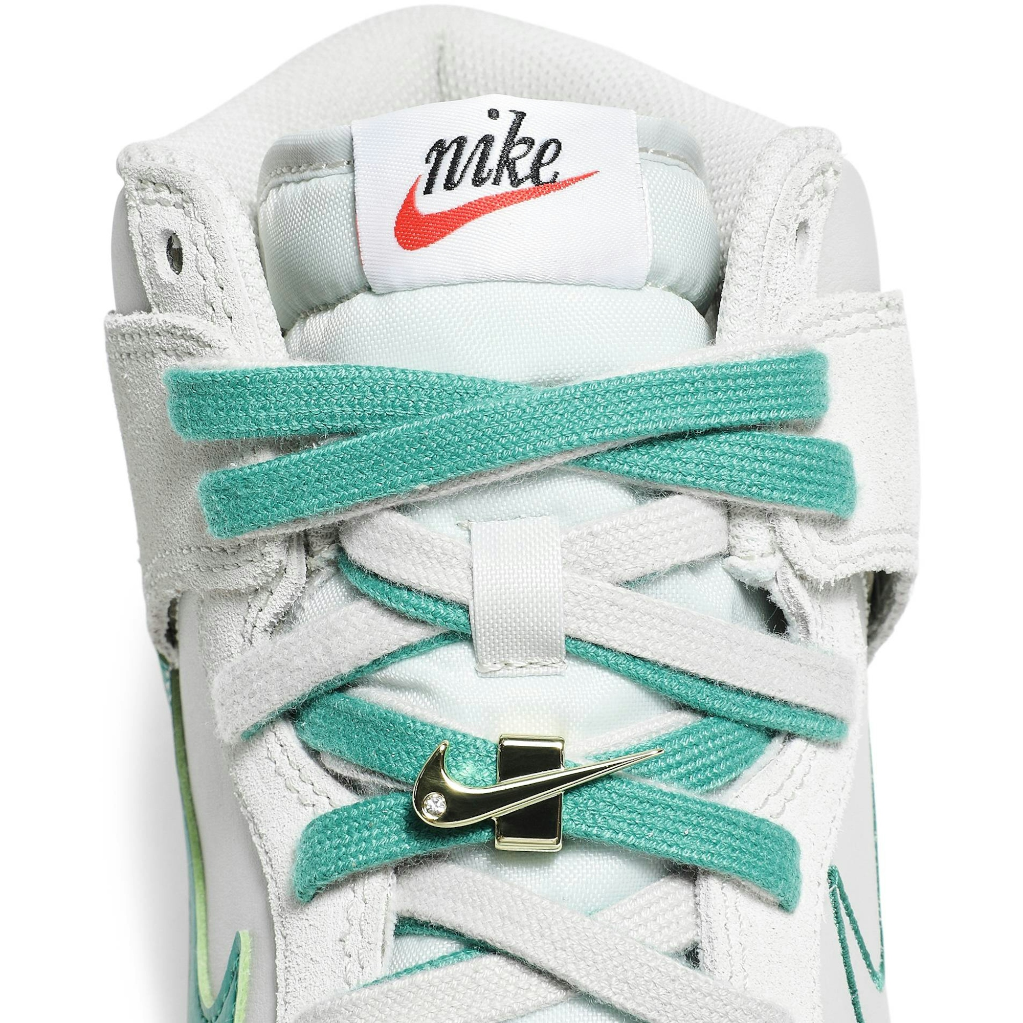 grade-school-nike-dunk-high-se-first-use-pack-green-noise-dd0733-001-nicesnk-ckye8.jpeg