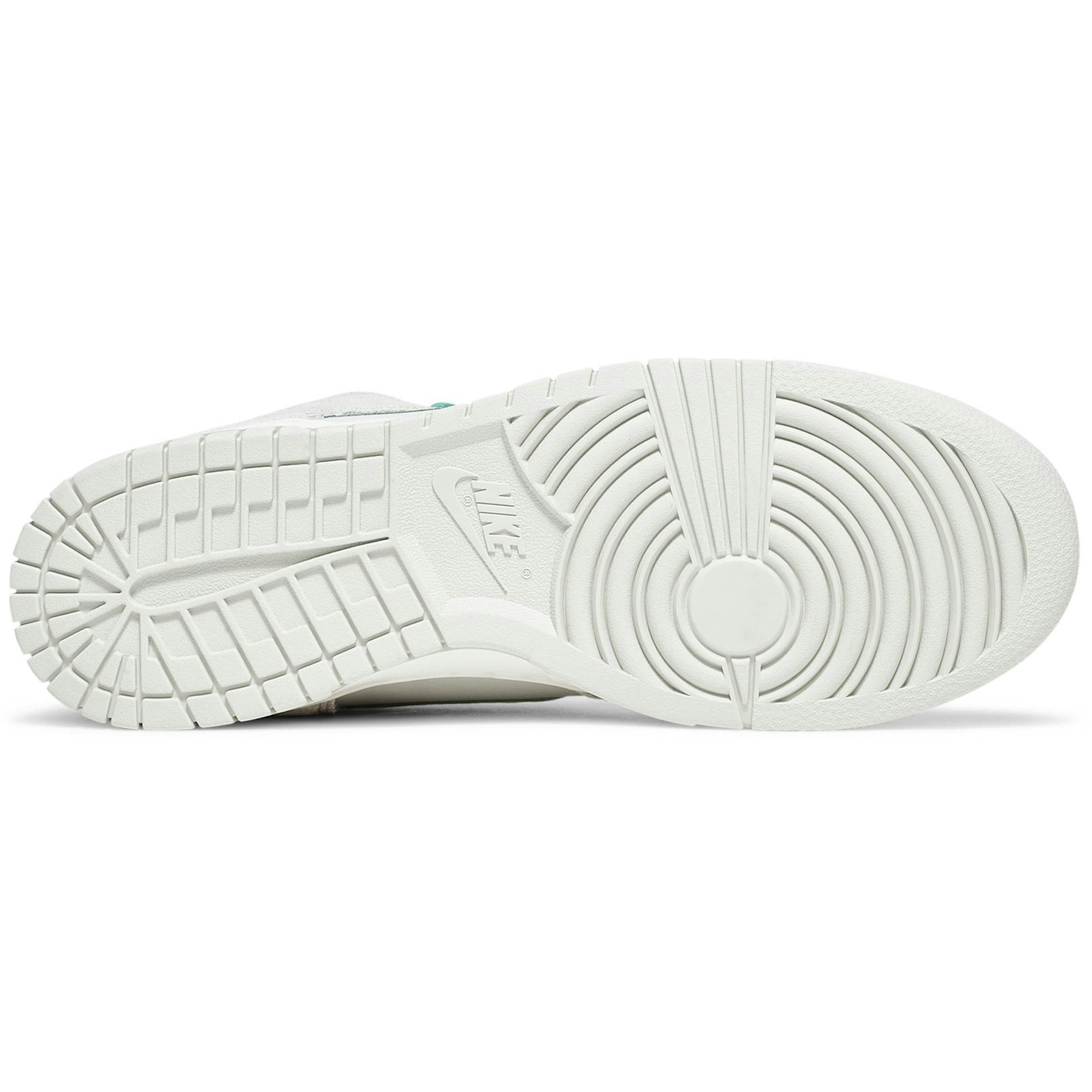 grade-school-nike-dunk-high-se-first-use-pack-green-noise-dd0733-001-nicesnk-qhdnq.jpeg