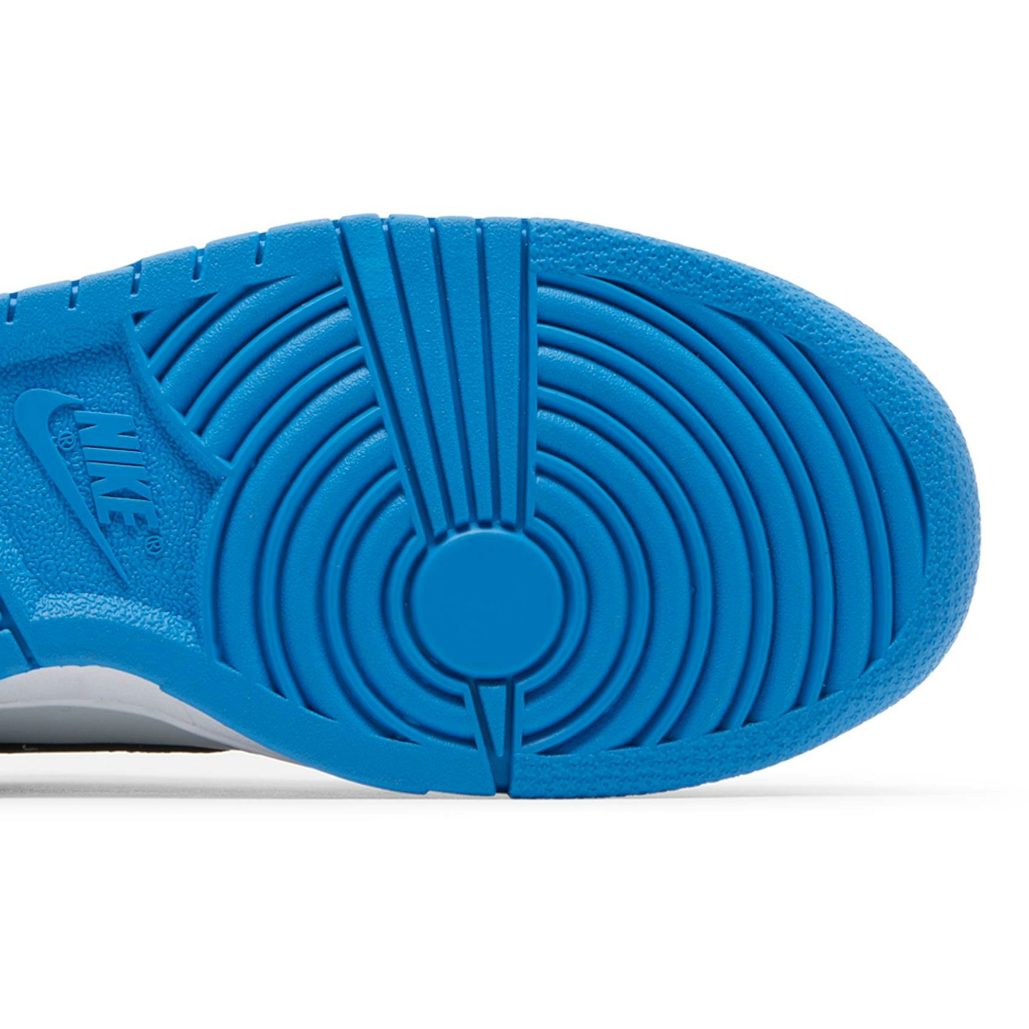 grade-school-nike-dunk-low-cool-grey-photo-blue-fb9109-001-2fbpa.jpeg