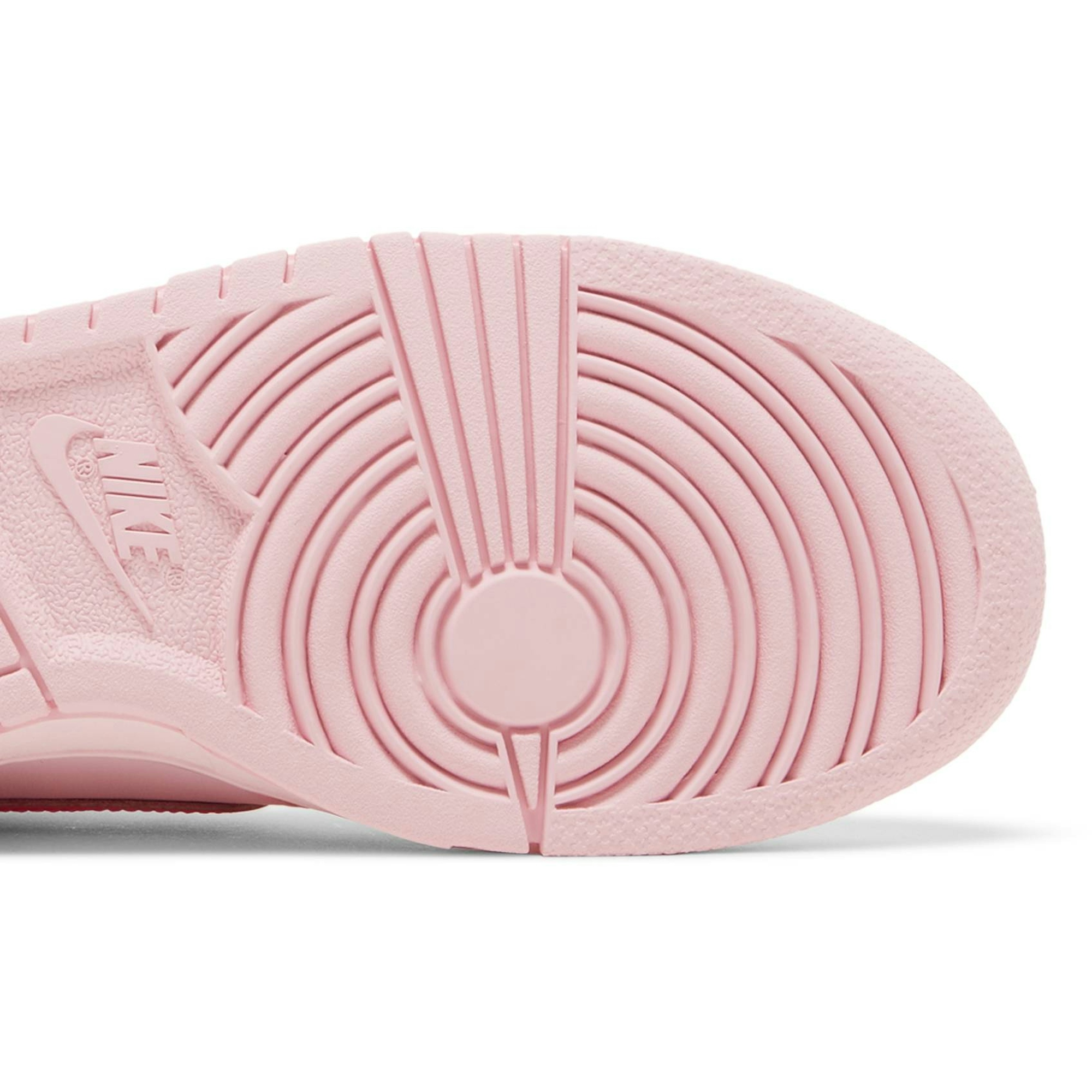 grade-school-nike-dunk-low-triple-pink-dh9765-600-03nwv.jpeg