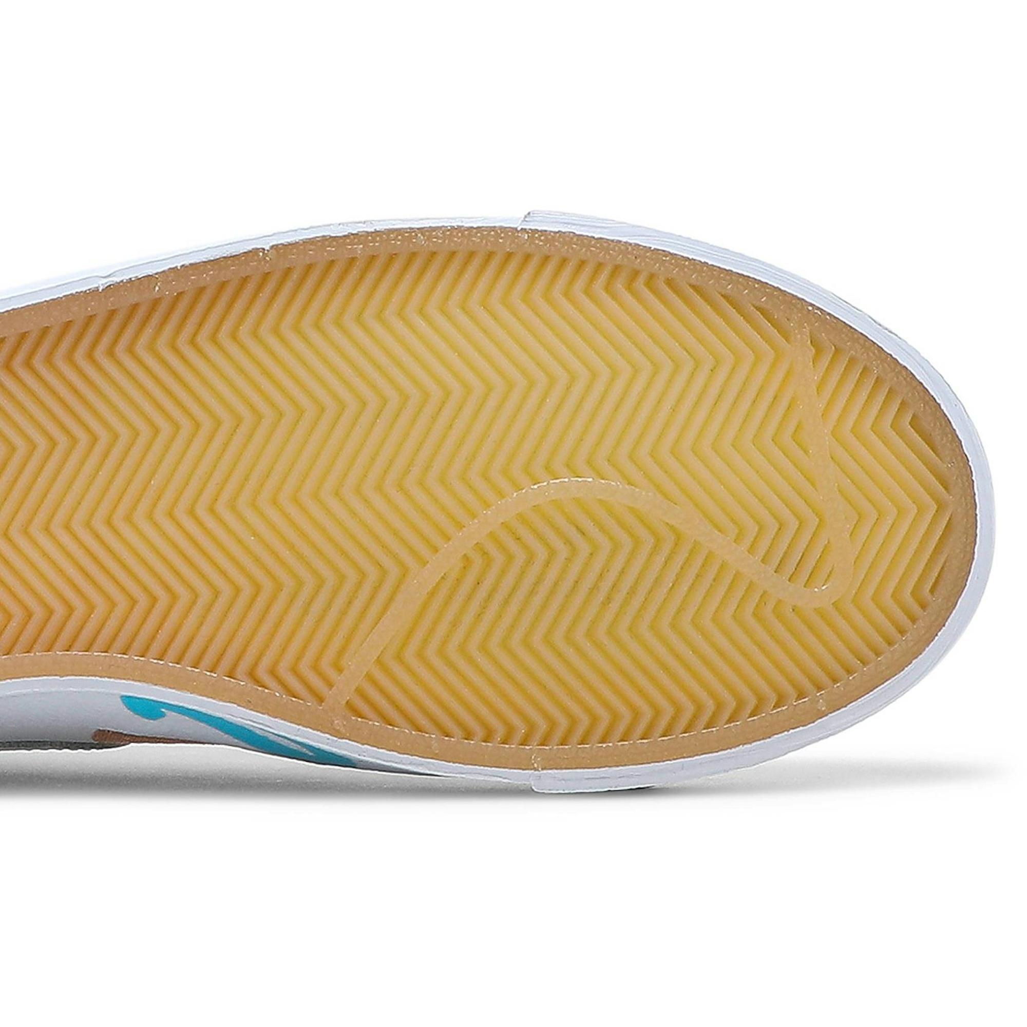 mayumi-yamase-x-nike-blazer-low-77-flyleather-earth-day-dm0882-100-vv8qz.jpeg