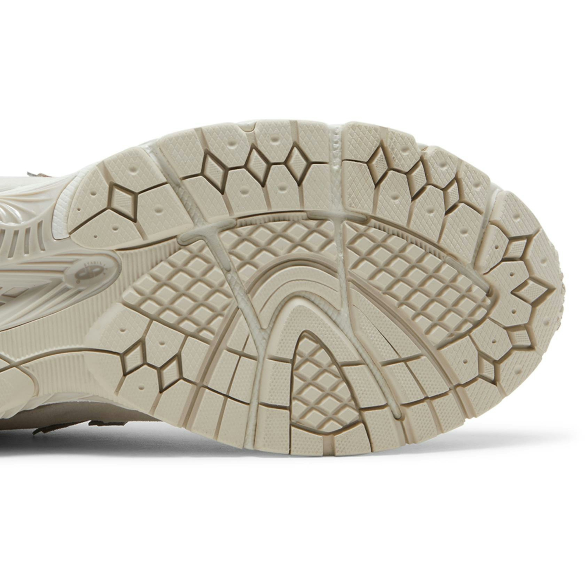new-balance-2002r-light-dark-tan-m2002rjn-xg19i.jpeg