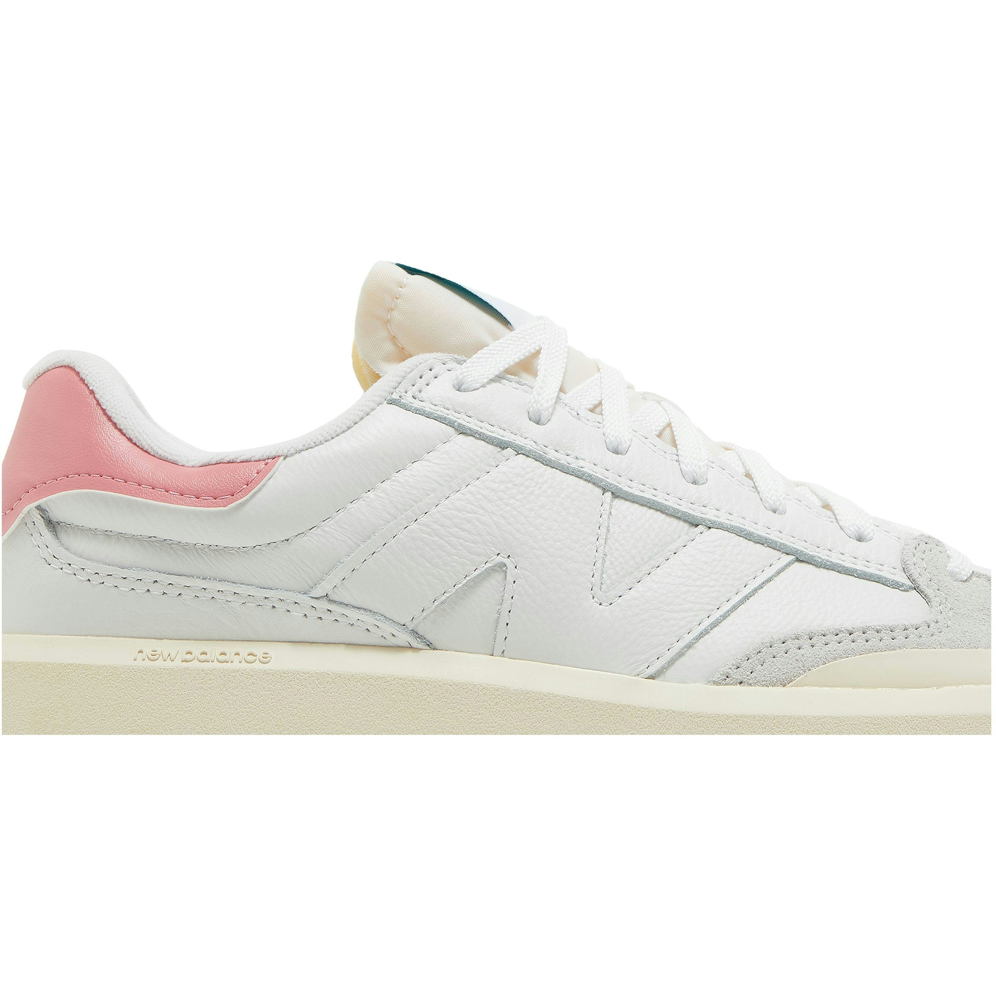 new-balance-302-white-natural-pink-ct302oc-socfv.jpeg
