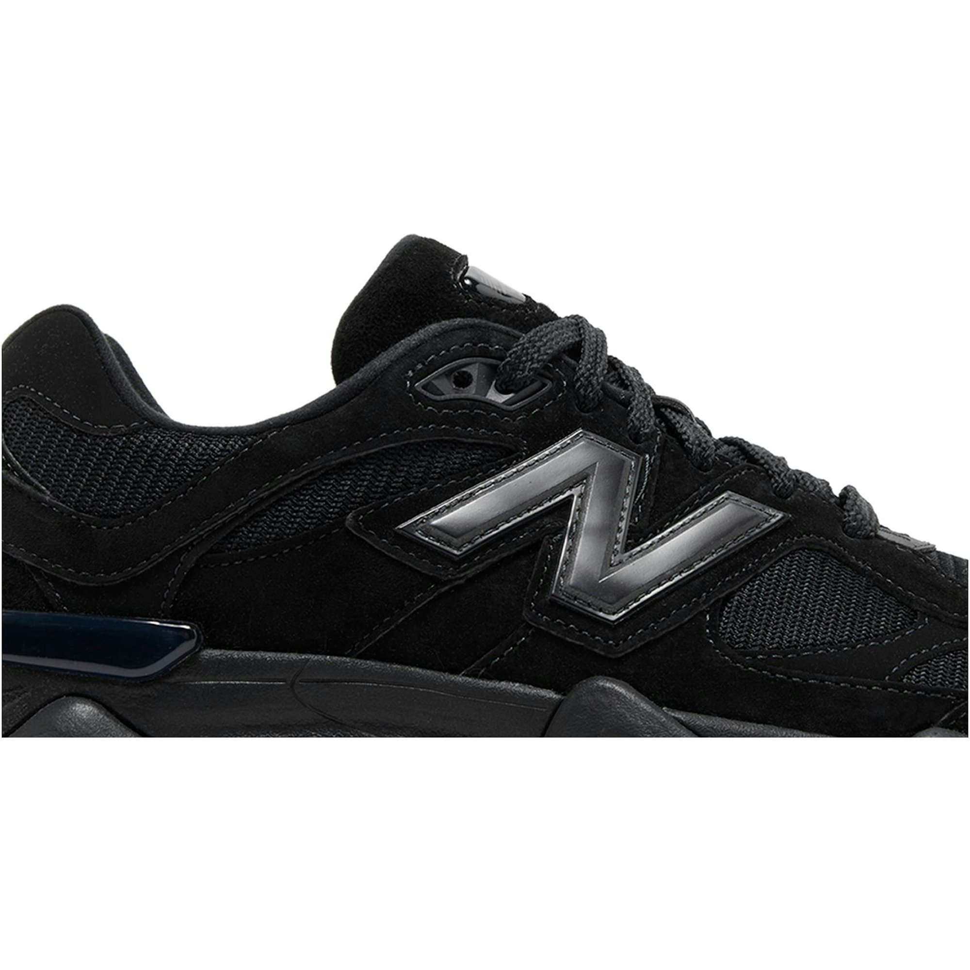 new-balance-9060-triple-black-u9060bpm-hvcyr.jpeg