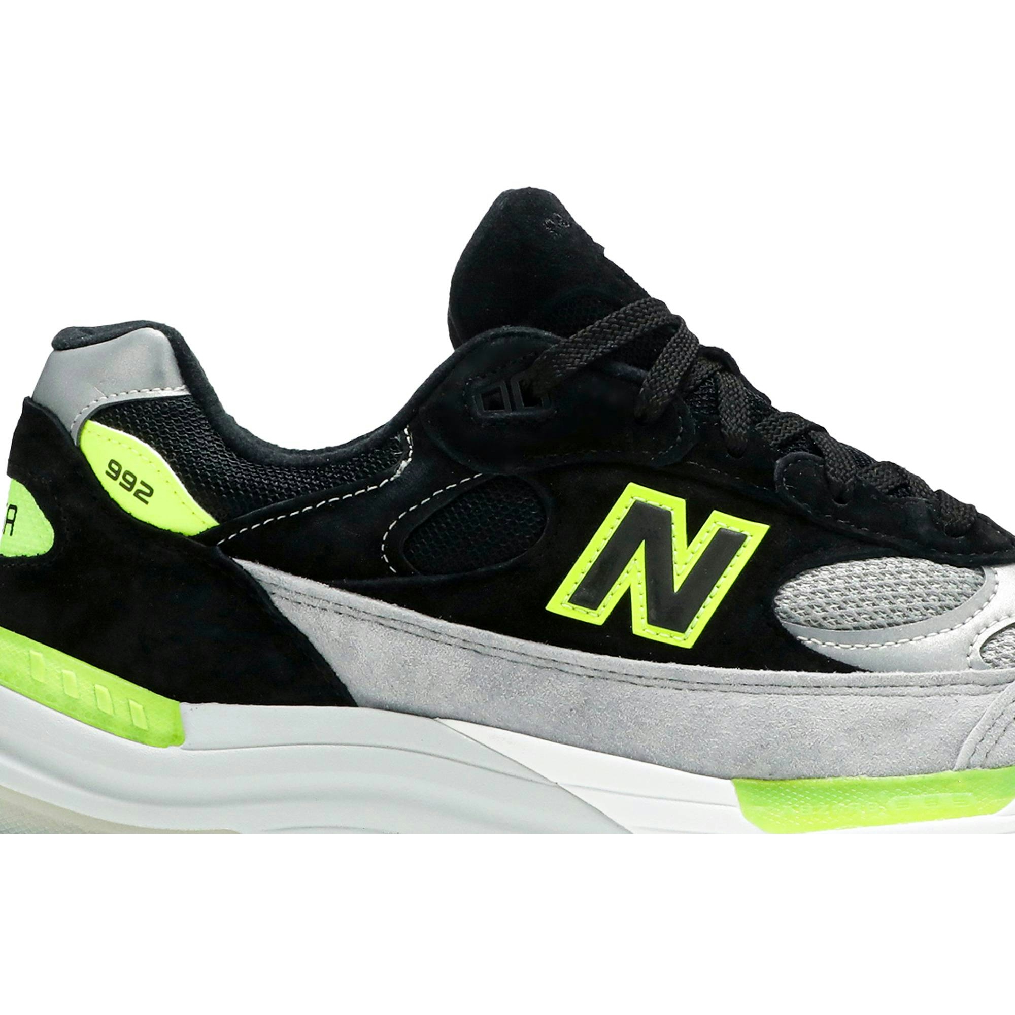 new-balance-992-made-in-usa-black-grey-volt-m992tq-ueyla.jpeg
