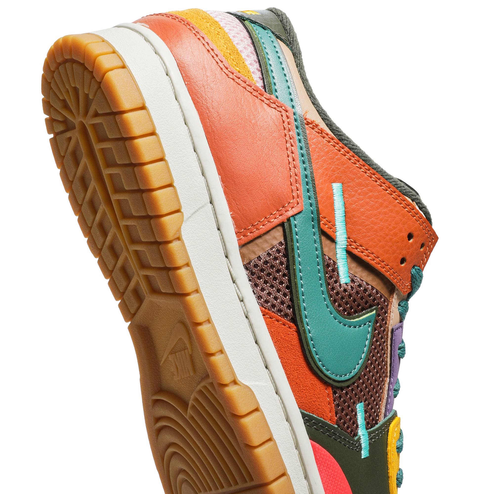 nike-dunk-low-scrap-archeo-brown-db0500-200-8pmtd.jpeg