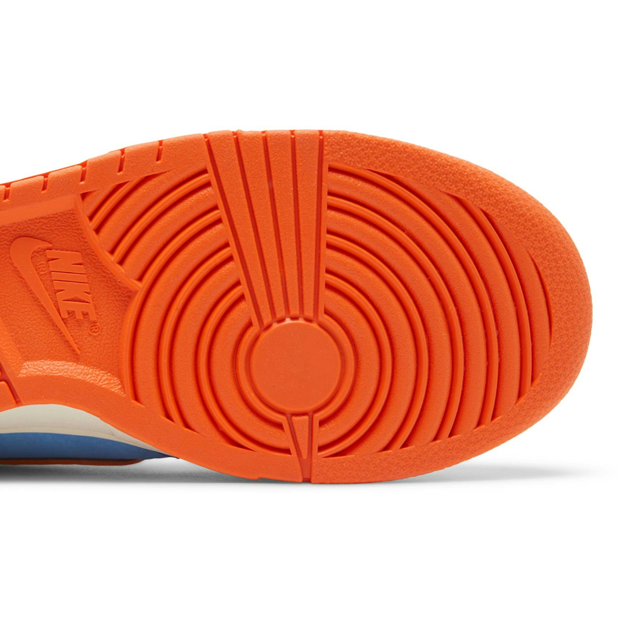 nike-dunk-low-scrap-knicks-dm0128-100-nicesnk-grgiy.jpeg