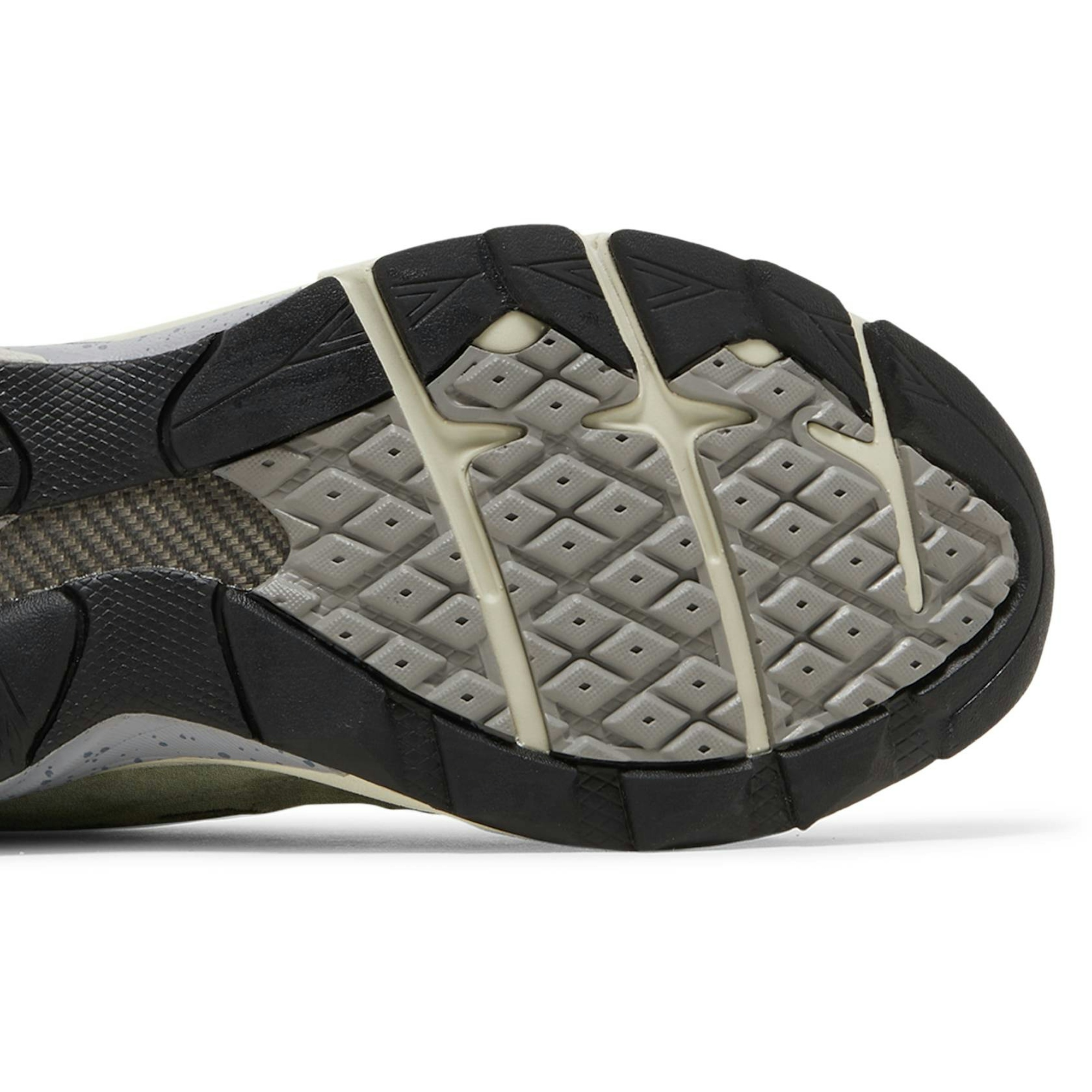 patta-x-new-balance-990v3-made-in-usa-keep-your-family-close-m990pp3-fsmif.jpeg