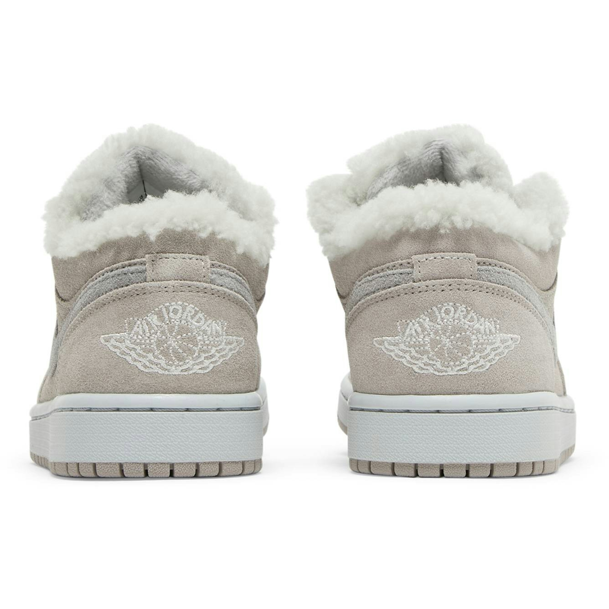 women-air-jordan-1-low-se-sherpa-fleece-do0750-002-ajuio.jpeg