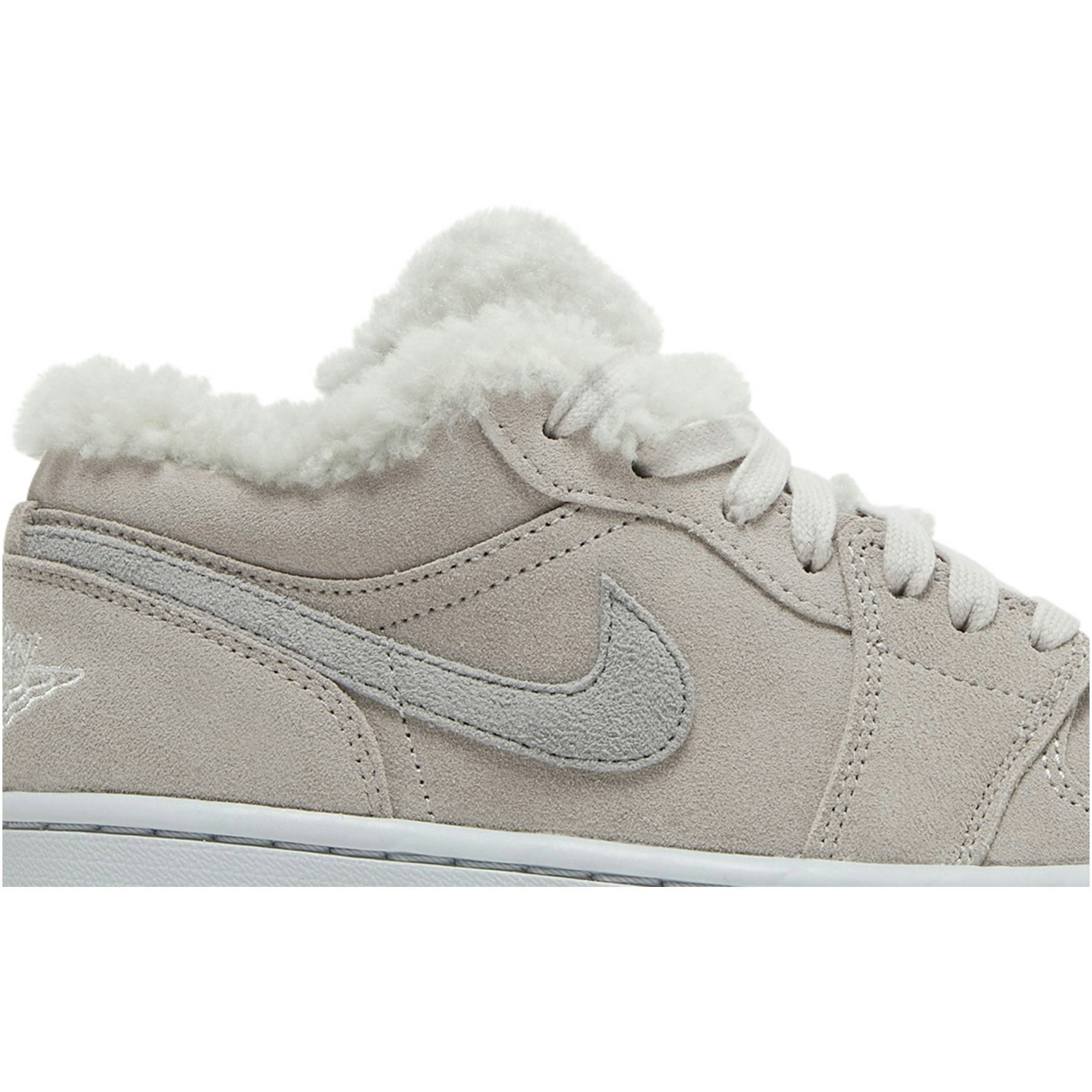 women-air-jordan-1-low-se-sherpa-fleece-do0750-002-yanos.jpeg