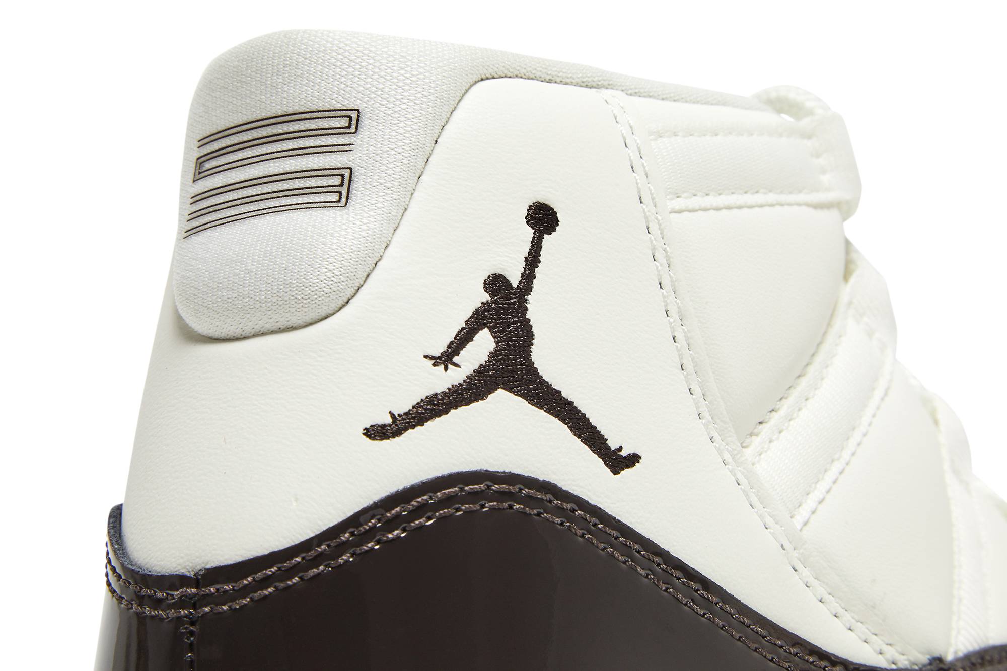women-air-jordan-11-neapolitan-ar0715-101-wqpmu.jpeg