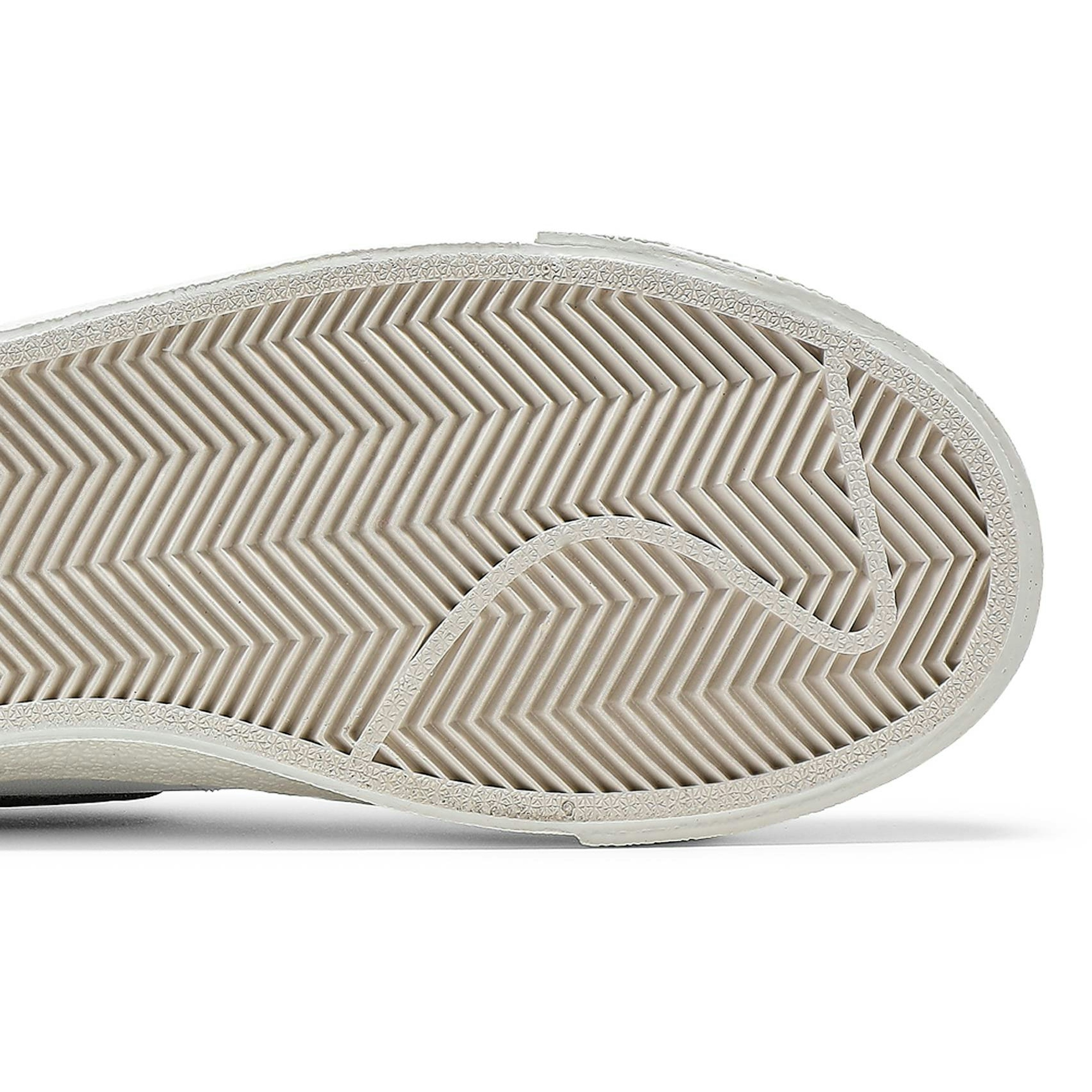 women-nike-blazer-low-77-white-black-dc4769-102-kqyez.jpeg
