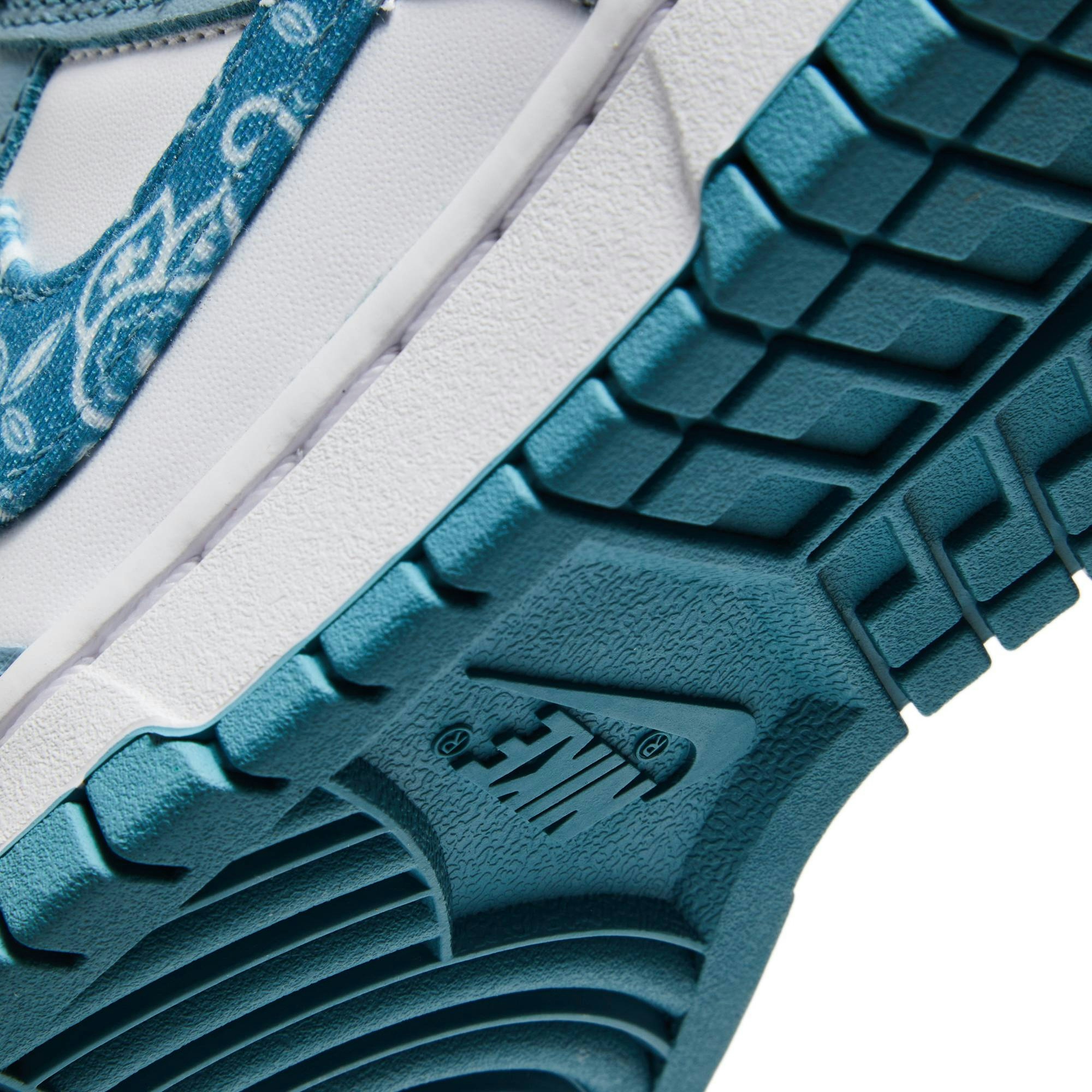 women-nike-dunk-low-blue-paisley-dh4401-101-aizso.jpeg