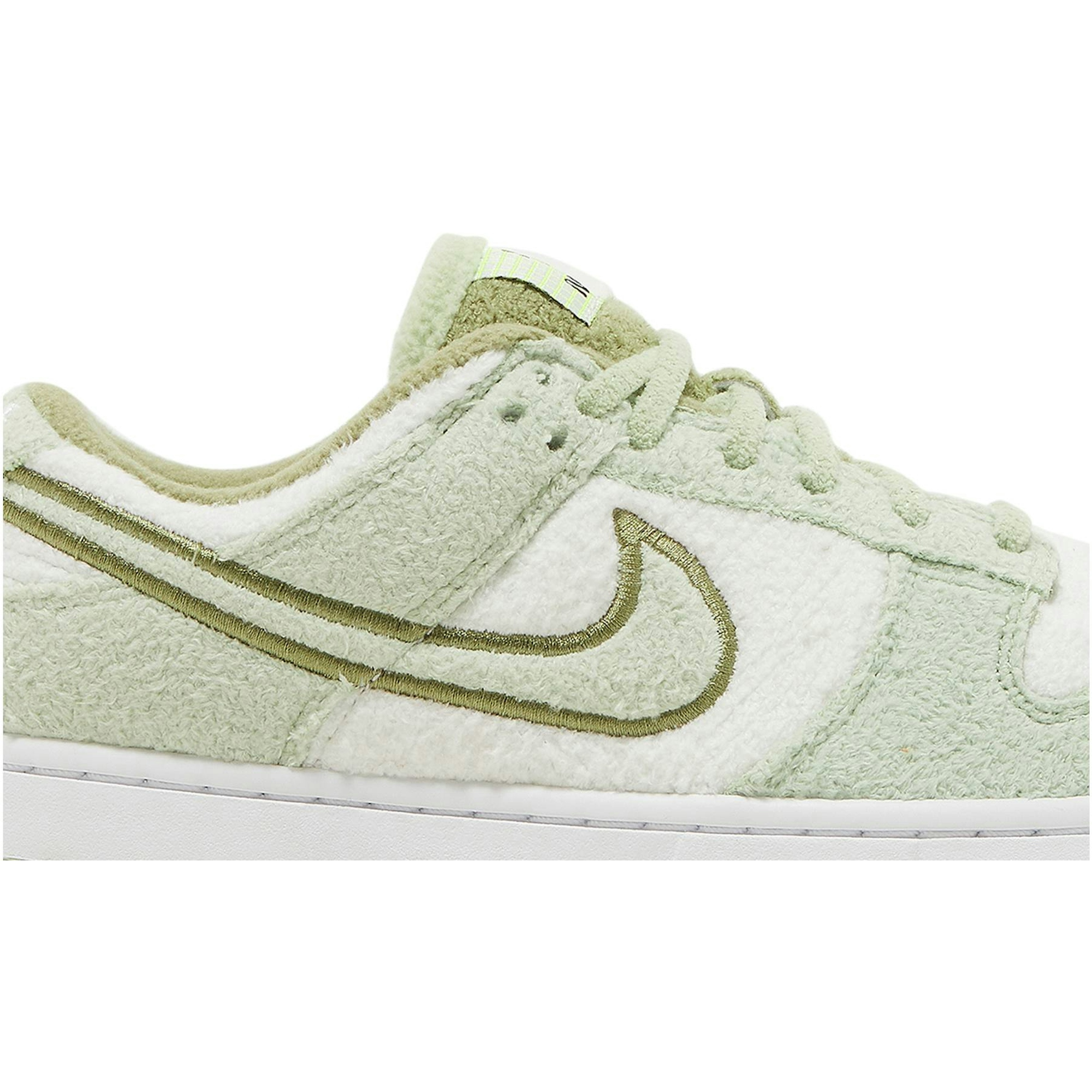 women-nike-dunk-low-fleece-honeydew-dq7579-300-nnzec.jpeg