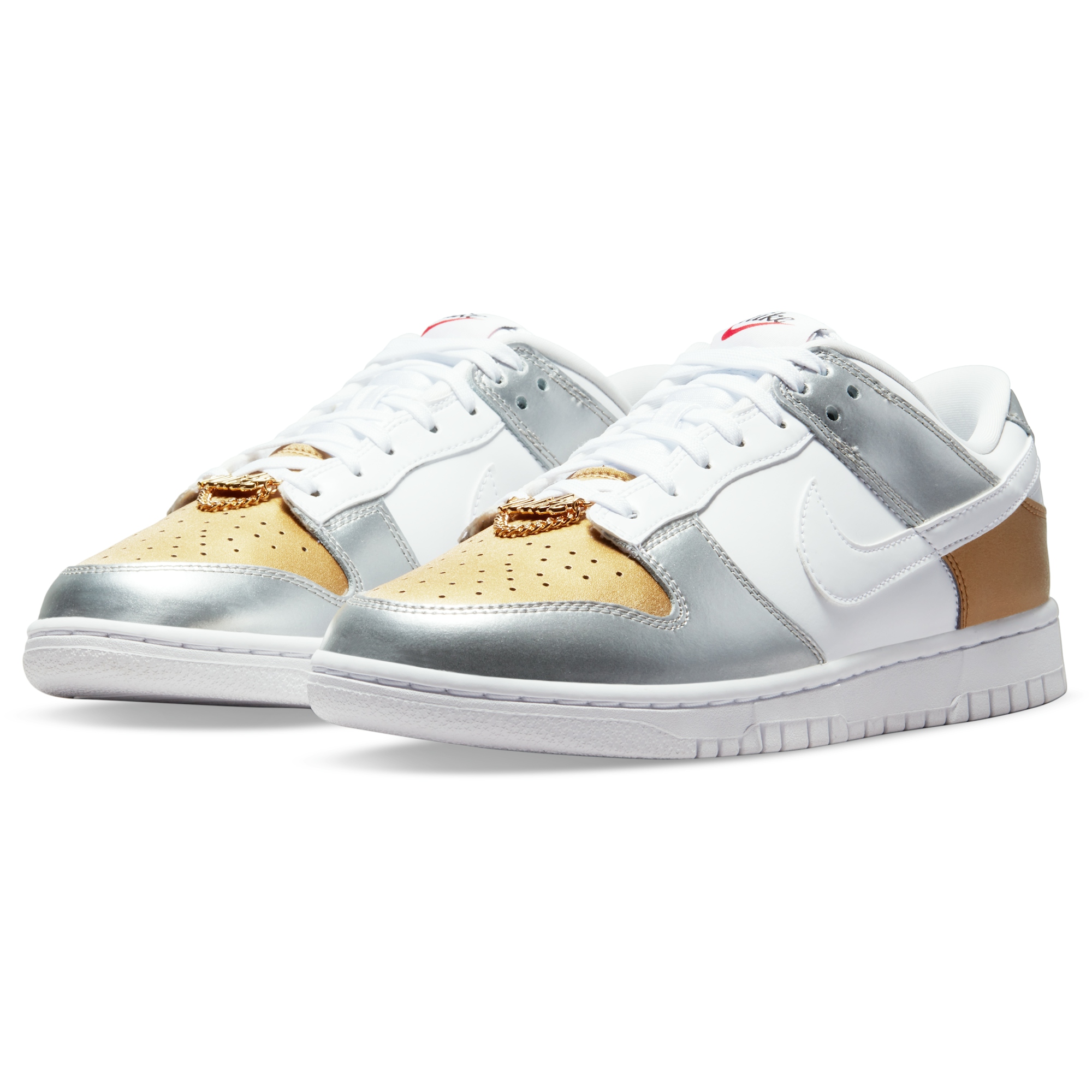 women-nike-dunk-low-se-white-metallic-gold-silver-dh4403-700-l94t6.jpg