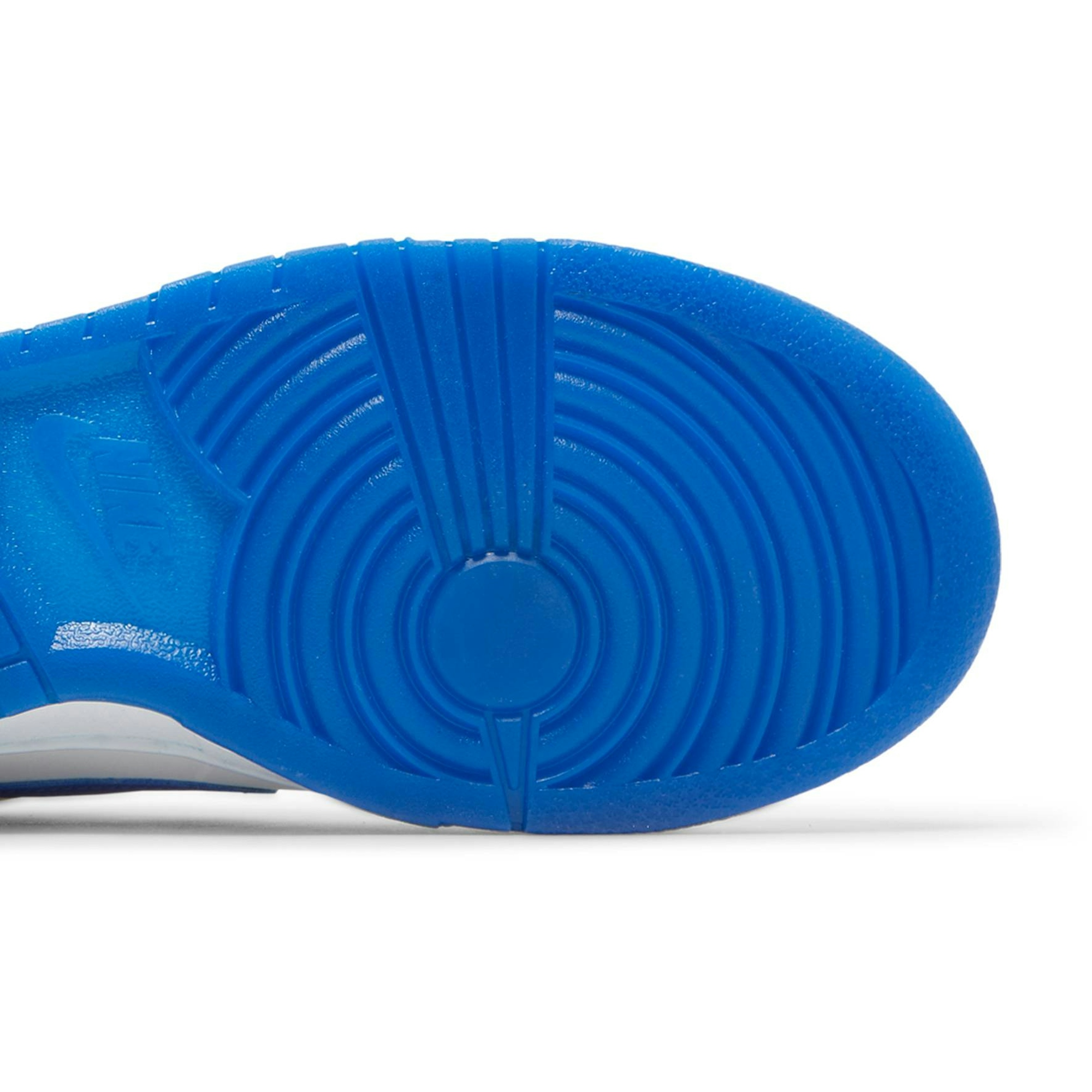 women-nike-dunk-low-worldwide-pack-white-game-royal-fb1841-110-nicesnk-gsnd5.jpeg