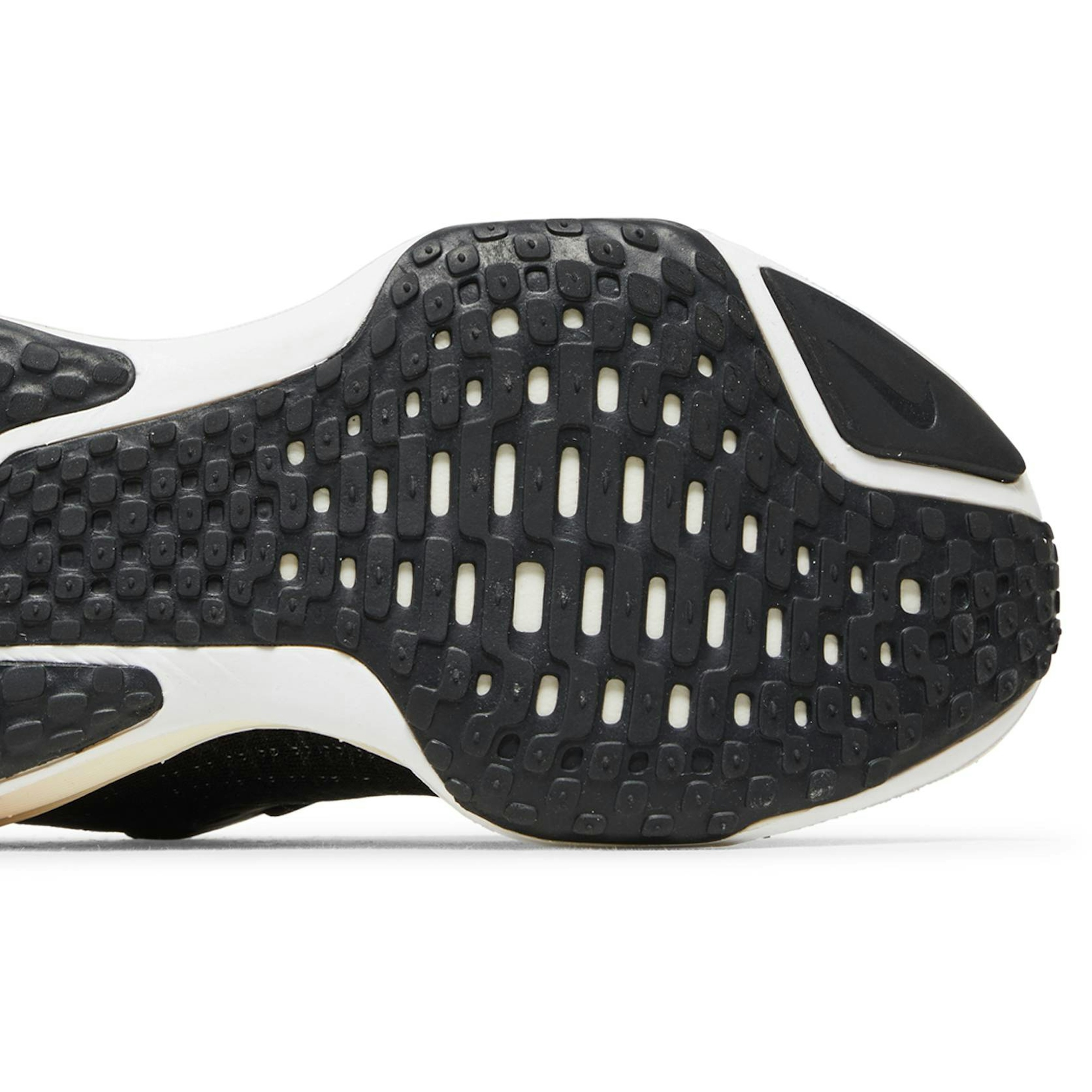 women-nike-zoomx-invincible-3-black-white-dr2660-001-nicesnk-tluuq.jpeg